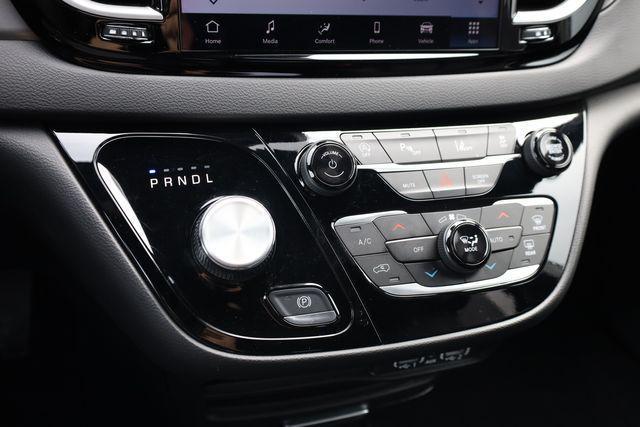 new 2025 Chrysler Voyager car