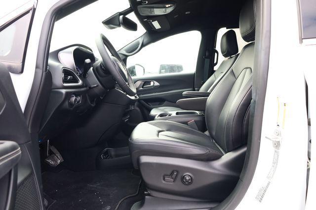 new 2025 Chrysler Voyager car