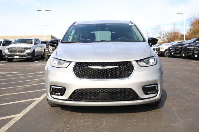 used 2024 Chrysler Pacifica car, priced at $32,200