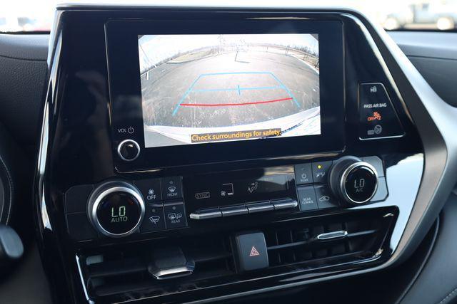 used 2024 Toyota Highlander car, priced at $32,480