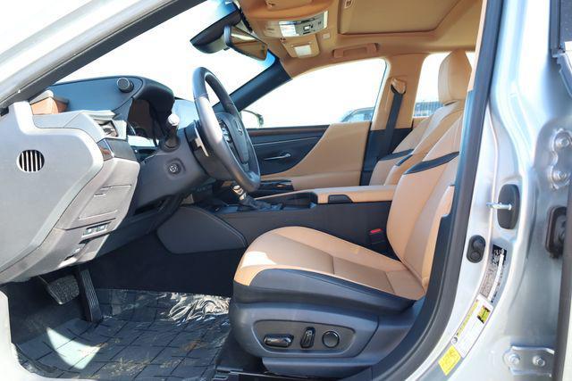 used 2024 Lexus ES 300h car, priced at $40,000