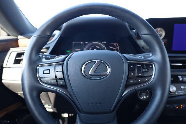 used 2024 Lexus ES 300h car, priced at $40,000