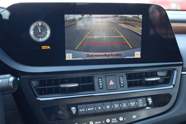 used 2024 Lexus ES 300h car, priced at $40,000