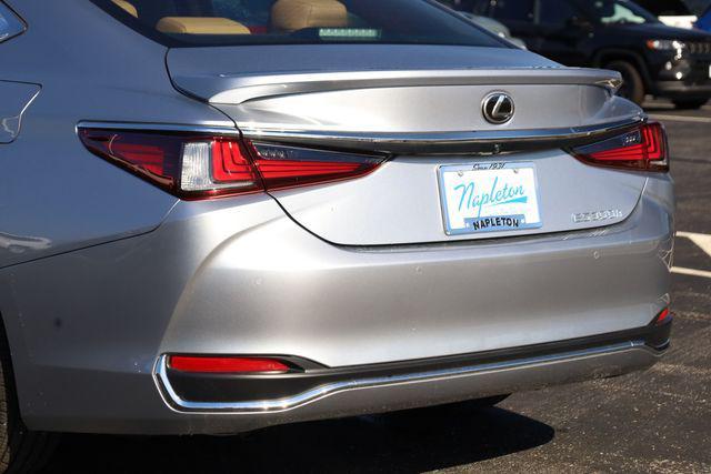 used 2024 Lexus ES 300h car, priced at $40,000
