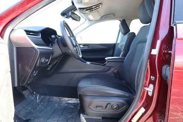 used 2023 Jeep Grand Cherokee car, priced at $18,725