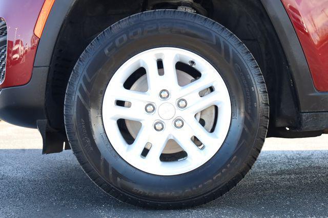 used 2023 Jeep Grand Cherokee car, priced at $18,725