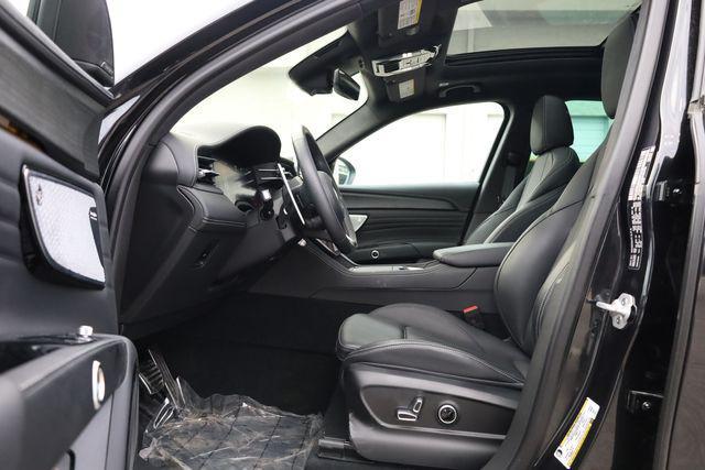 new 2025 Maserati Grecale car, priced at $63,997