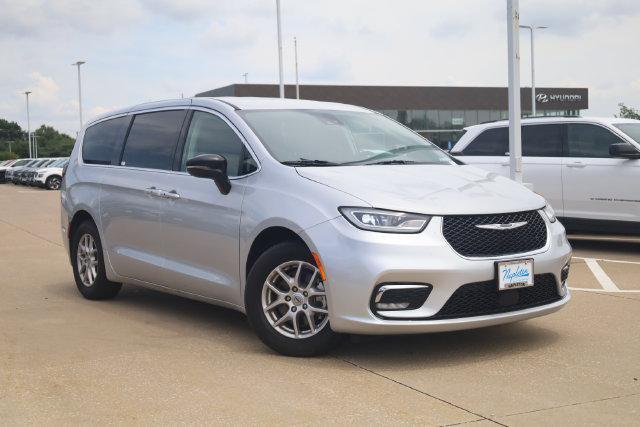 used 2024 Chrysler Pacifica car, priced at $20,614