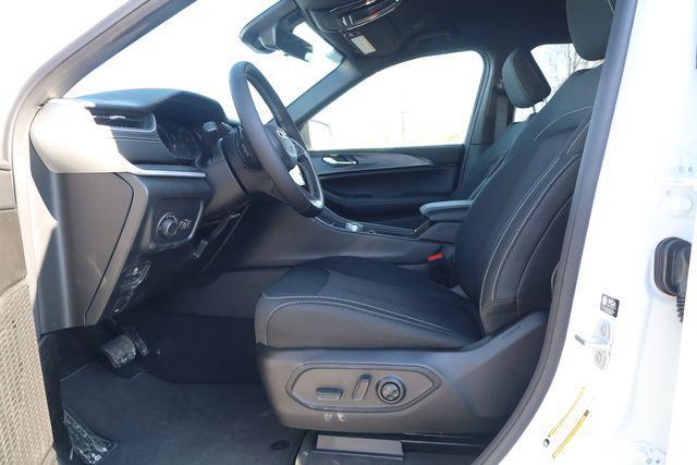 new 2026 Jeep Grand Cherokee car, priced at $33,844