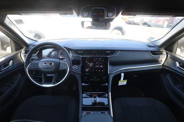 new 2026 Jeep Grand Cherokee car, priced at $33,844
