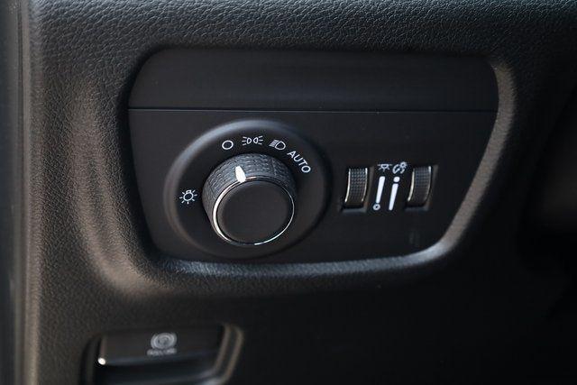 new 2025 Jeep Grand Cherokee car, priced at $40,027