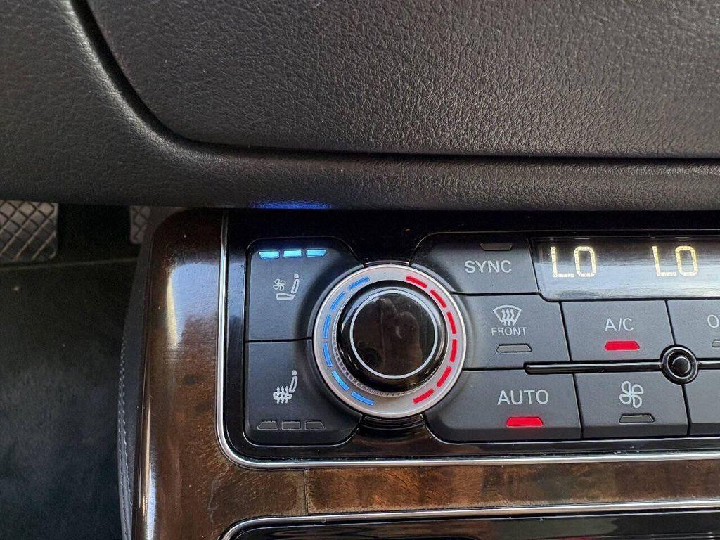 Audi A8 view 28