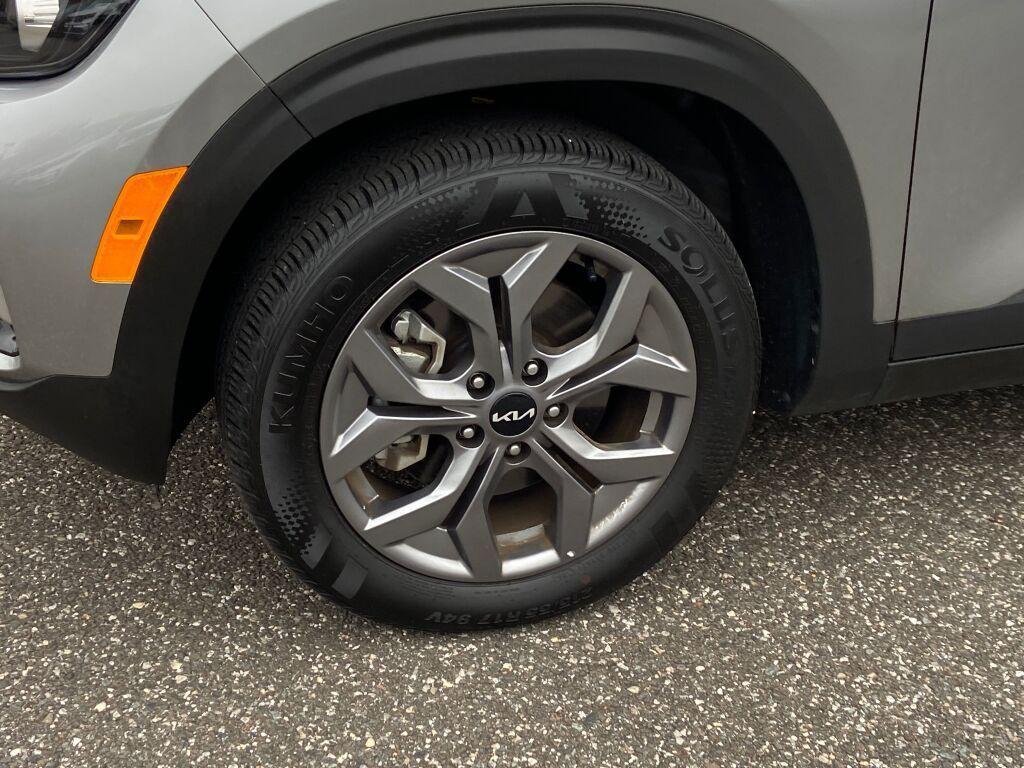 used 2025 Kia Seltos car, priced at $23,692