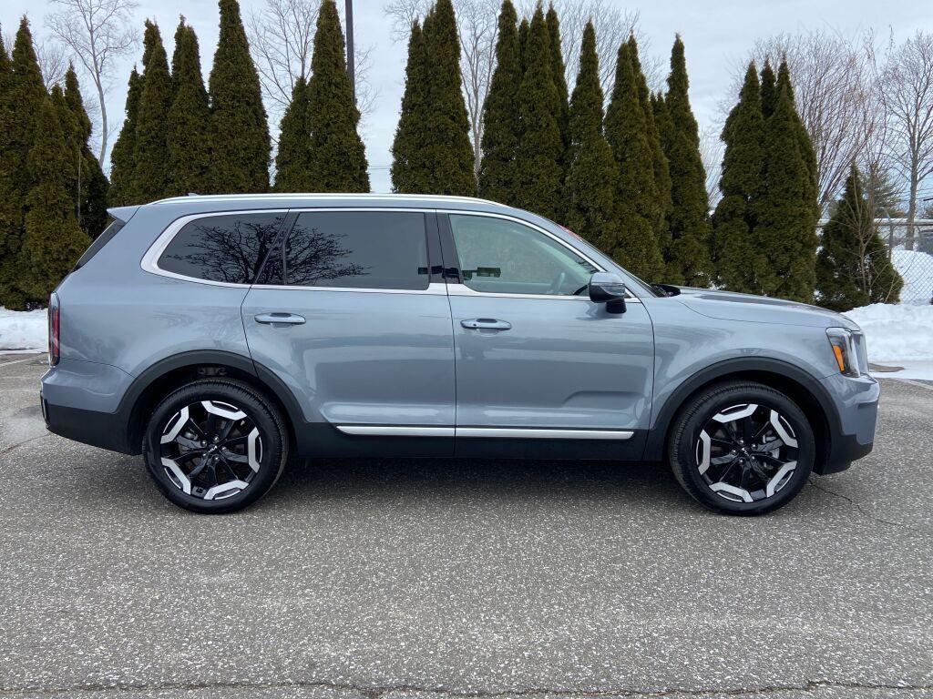 used 2025 Kia Telluride car, priced at $43,996