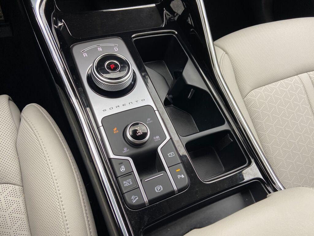 used 2023 Kia Sorento Hybrid car, priced at $35,646