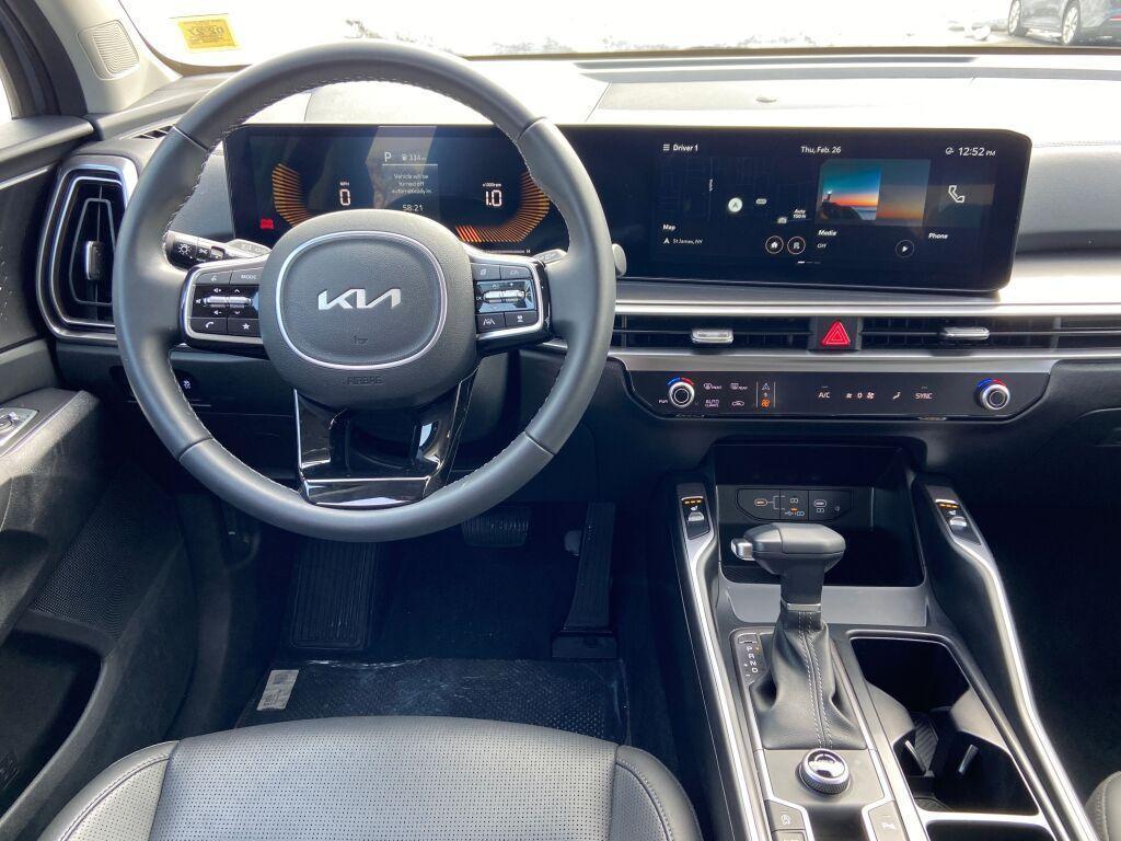 used 2025 Kia Sorento car, priced at $33,996