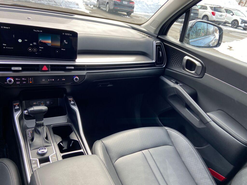 used 2025 Kia Sorento car, priced at $33,996