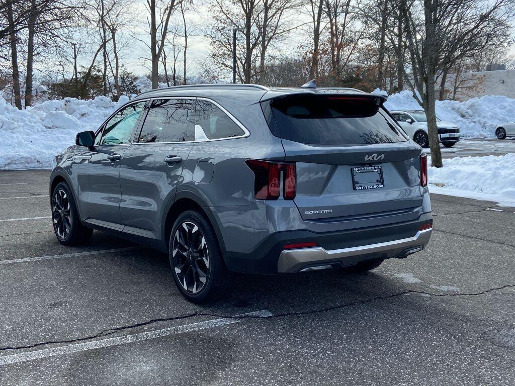 used 2025 Kia Sorento car, priced at $33,996