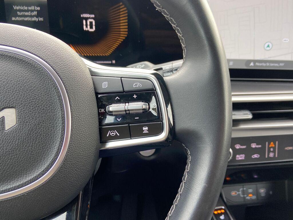 used 2025 Kia Sorento car, priced at $31,391