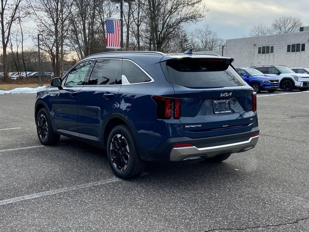 used 2025 Kia Sorento car, priced at $31,391