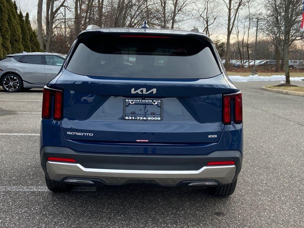 used 2025 Kia Sorento car, priced at $31,391