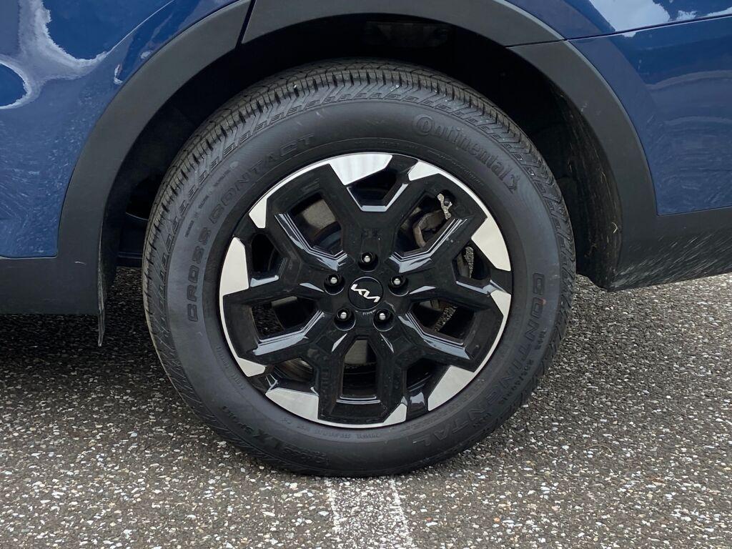 used 2025 Kia Sorento car, priced at $31,391