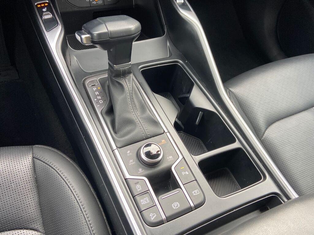 used 2025 Kia Sorento car, priced at $31,391