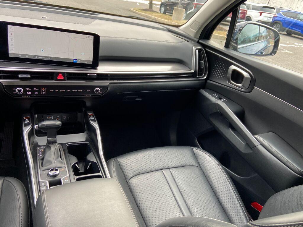used 2025 Kia Sorento car, priced at $31,391