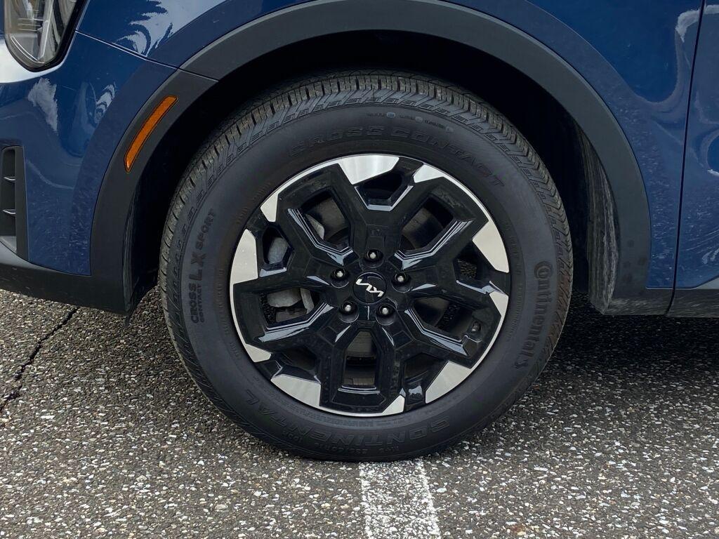 used 2025 Kia Sorento car, priced at $31,391