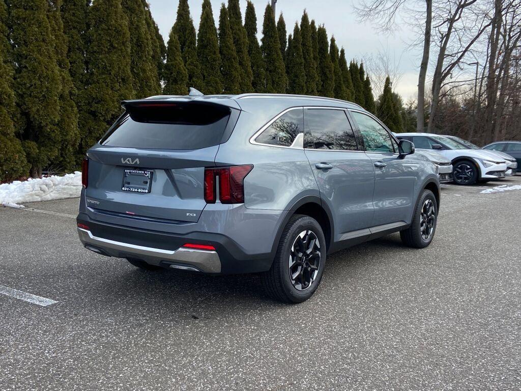 used 2025 Kia Sorento car, priced at $31,545