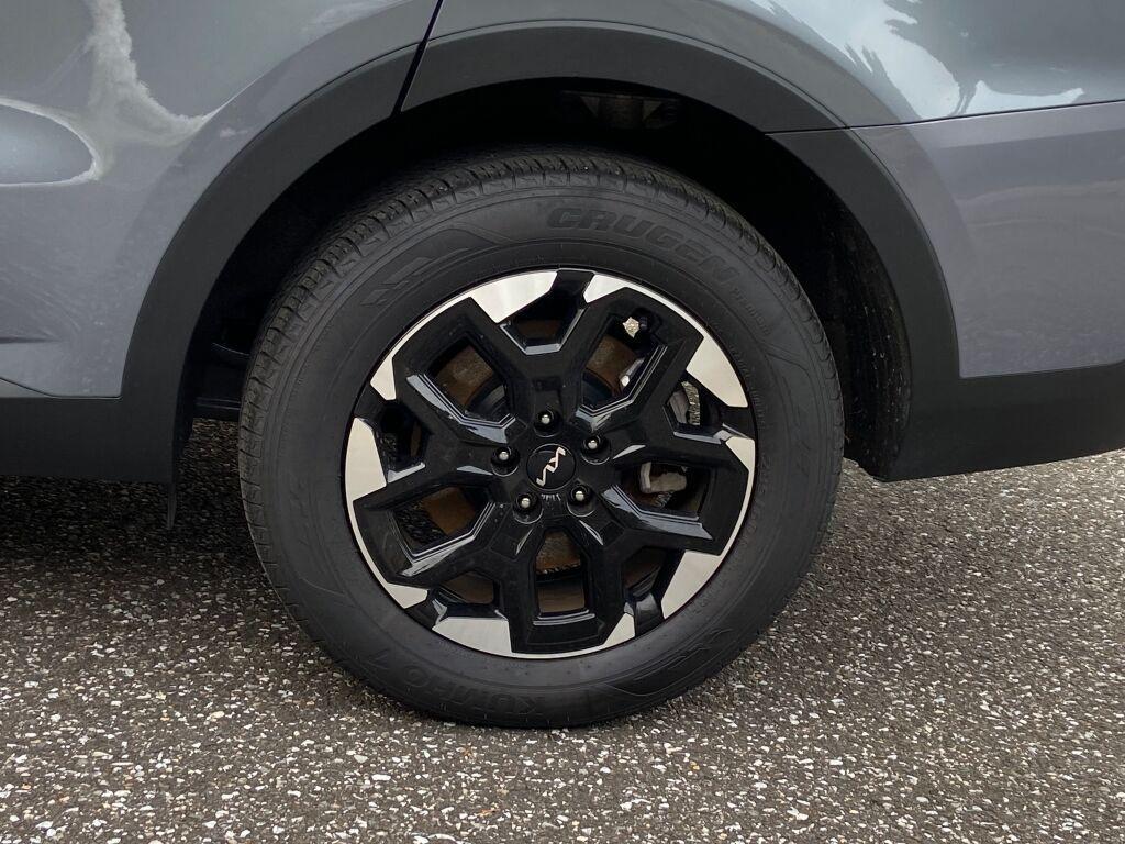 used 2025 Kia Sorento car, priced at $31,545