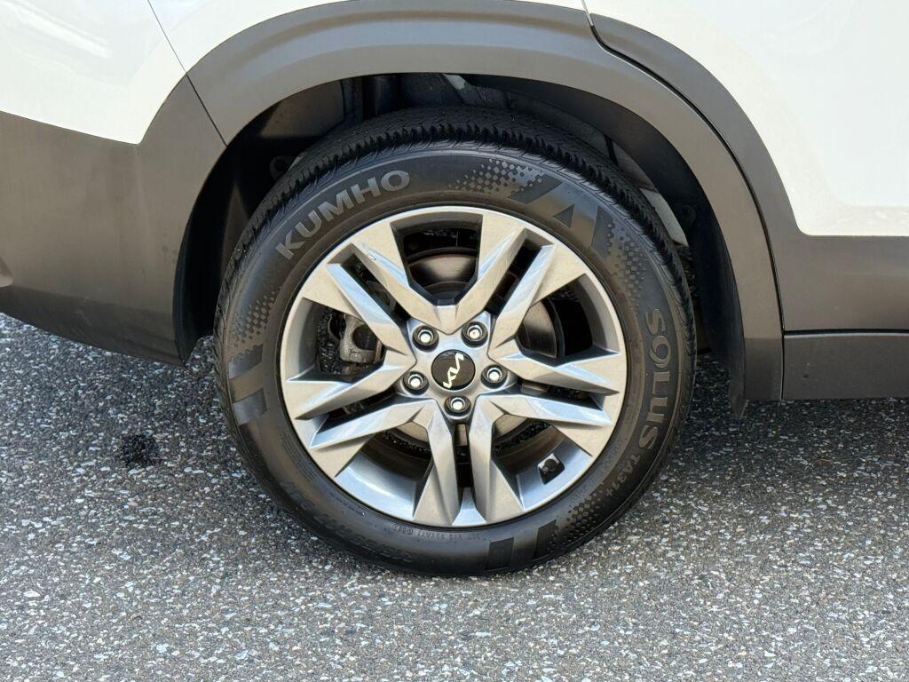 used 2023 Kia Seltos car, priced at $21,456