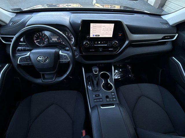 used 2024 Toyota Highlander car, priced at $30,995