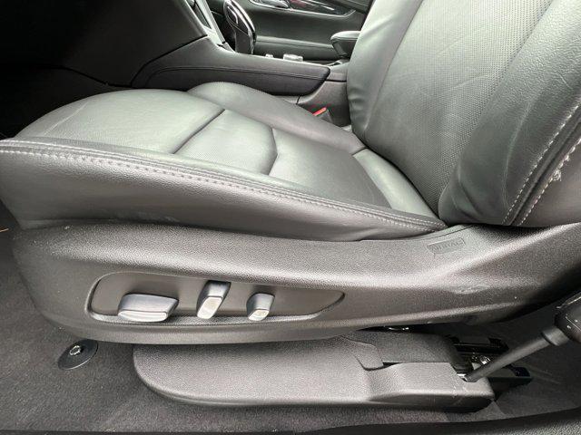 used 2022 Cadillac XT5 car, priced at $27,000