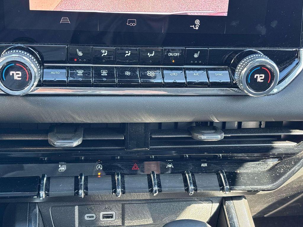 used 2024 GMC Canyon car, priced at $40,000