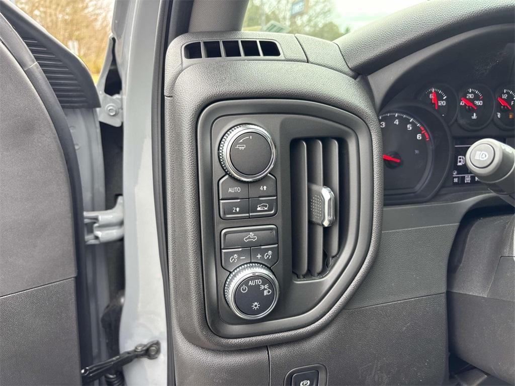 new 2025 GMC Sierra 1500 car, priced at $40,754