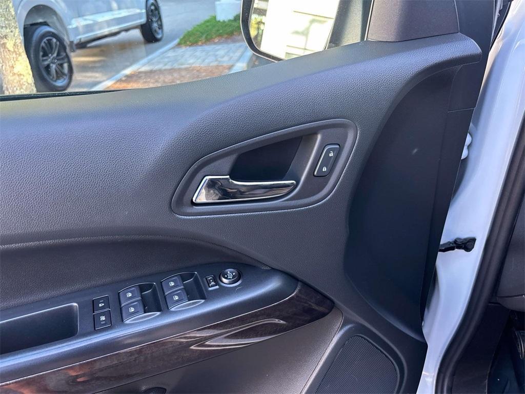 used 2022 GMC Canyon car, priced at $27,300