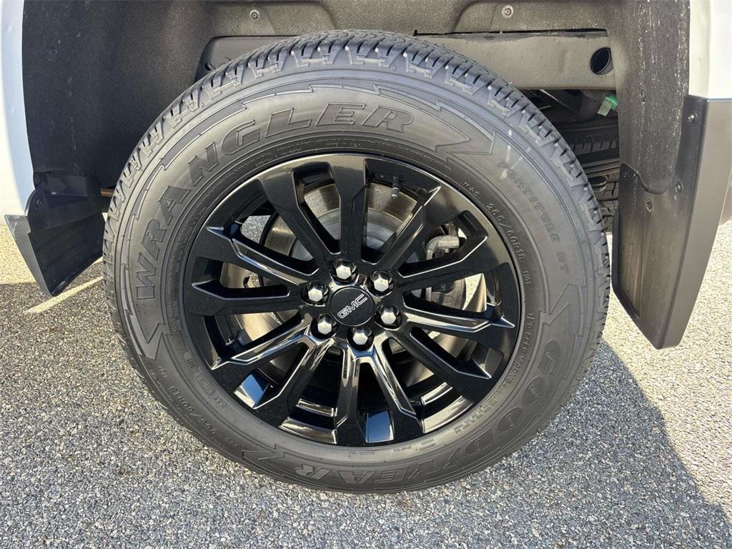 used 2022 GMC Canyon car, priced at $27,300