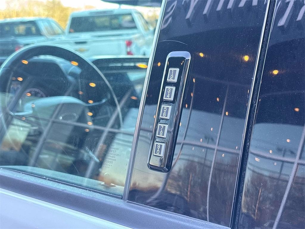 used 2022 Ford F-150 car, priced at $32,000