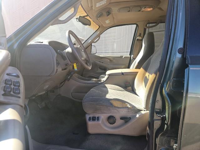 used 2001 Ford Expedition car, priced at $1,377