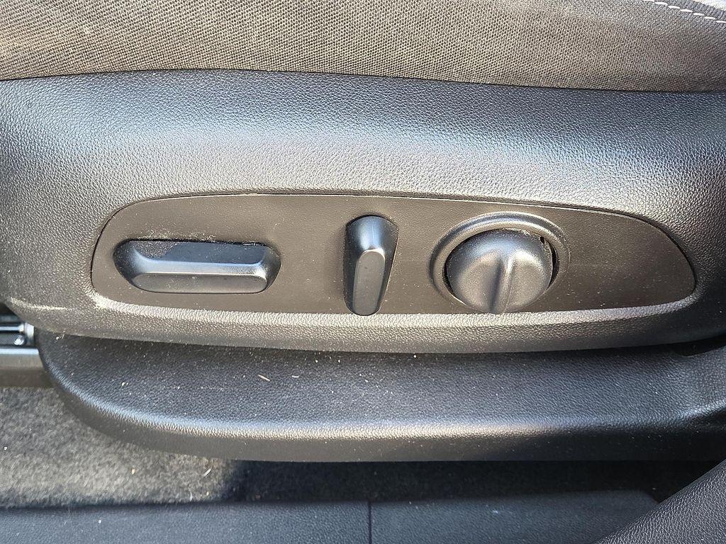 used 2023 Chevrolet Equinox car, priced at $17,995