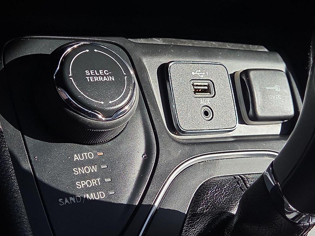 used 2020 Jeep Cherokee car, priced at $17,995