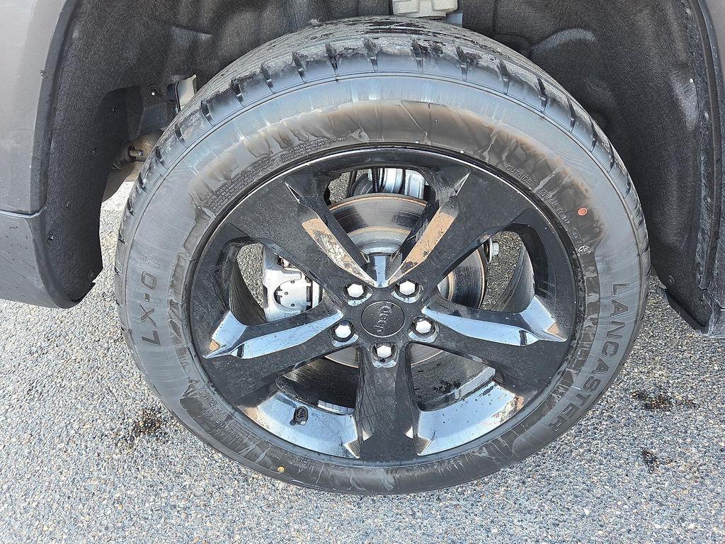 used 2024 Jeep Grand Cherokee car, priced at $34,590