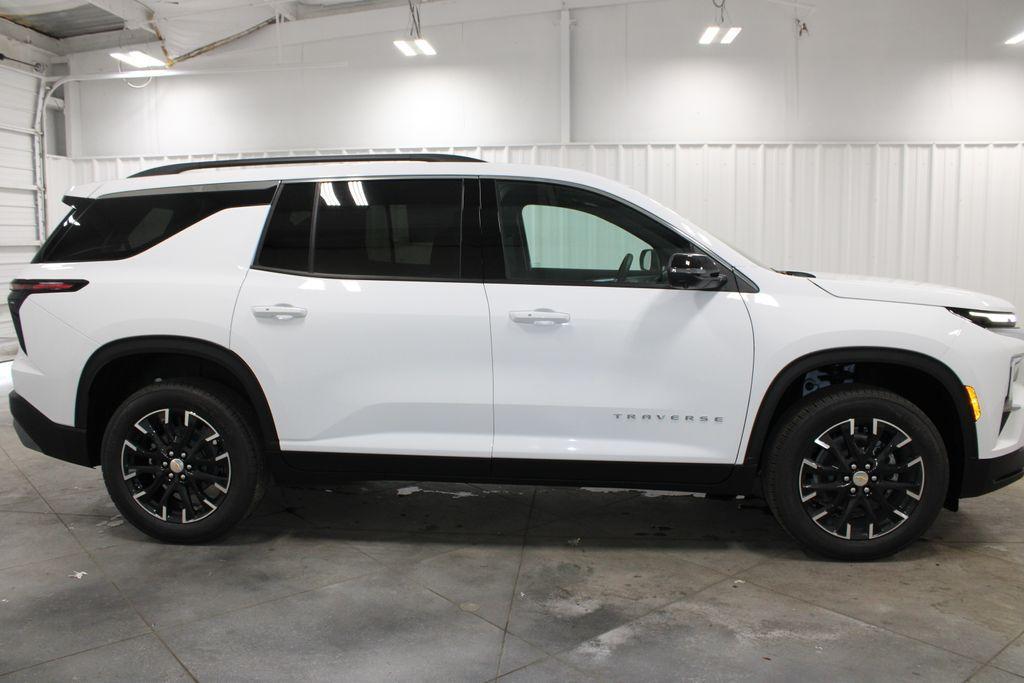 new 2026 Chevrolet Traverse car, priced at $47,084