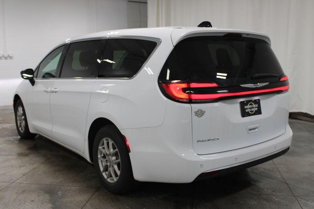 used 2024 Chrysler Pacifica car, priced at $24,678