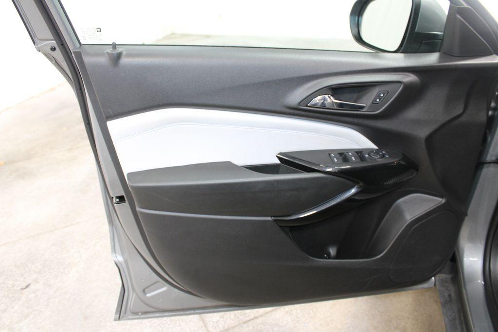 used 2025 Chevrolet Trax car, priced at $21,558