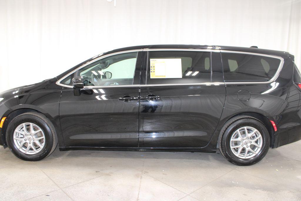 used 2025 Chrysler Pacifica car, priced at $29,338