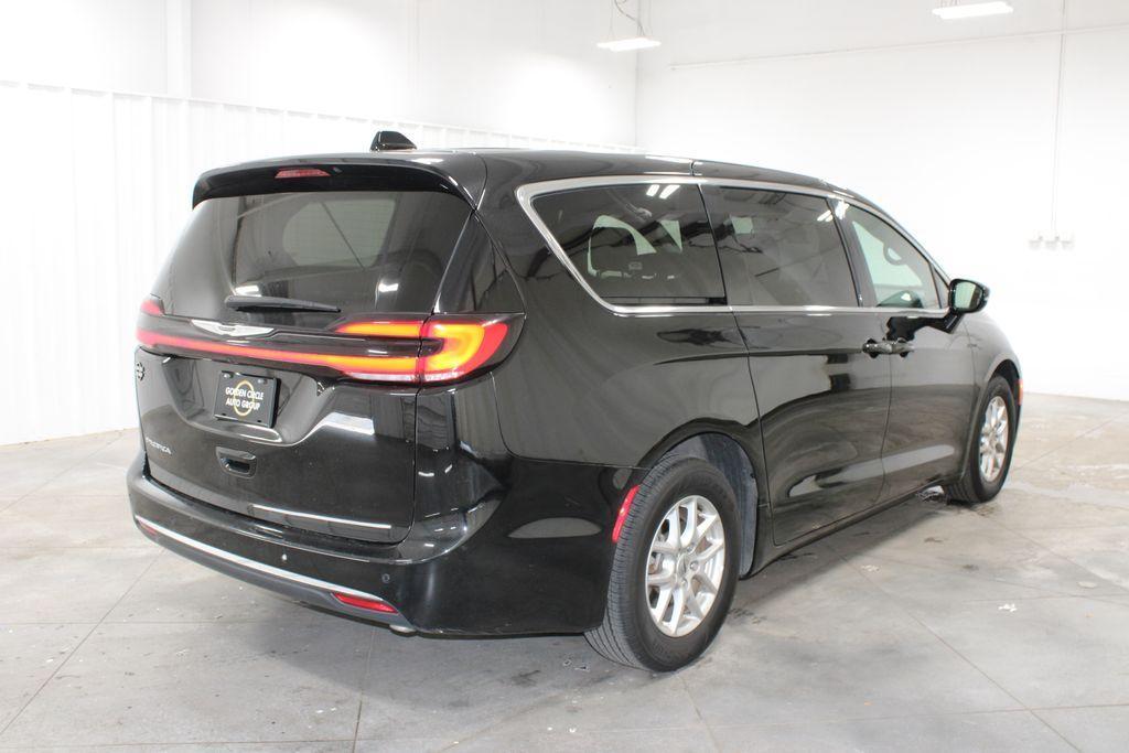 used 2025 Chrysler Pacifica car, priced at $30,128