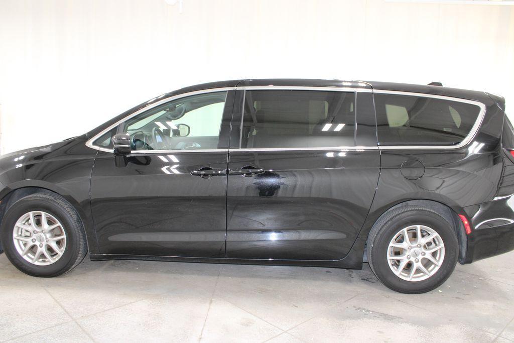 used 2025 Chrysler Pacifica car, priced at $30,128