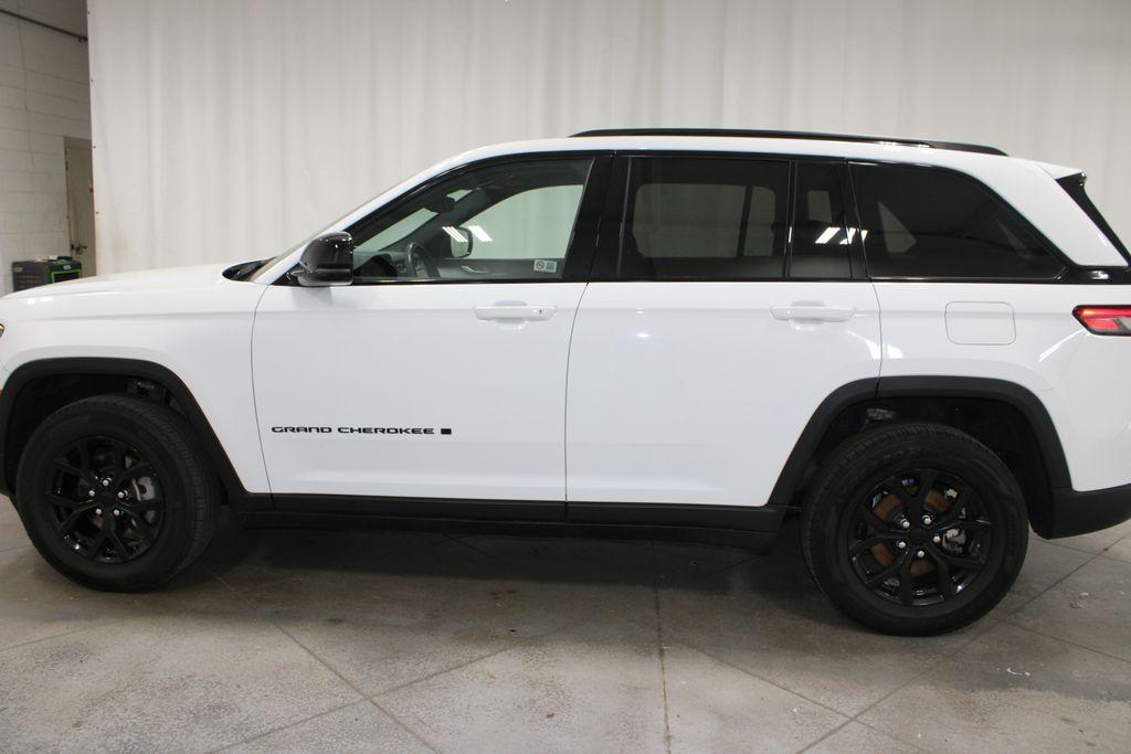 used 2024 Jeep Grand Cherokee car, priced at $28,888